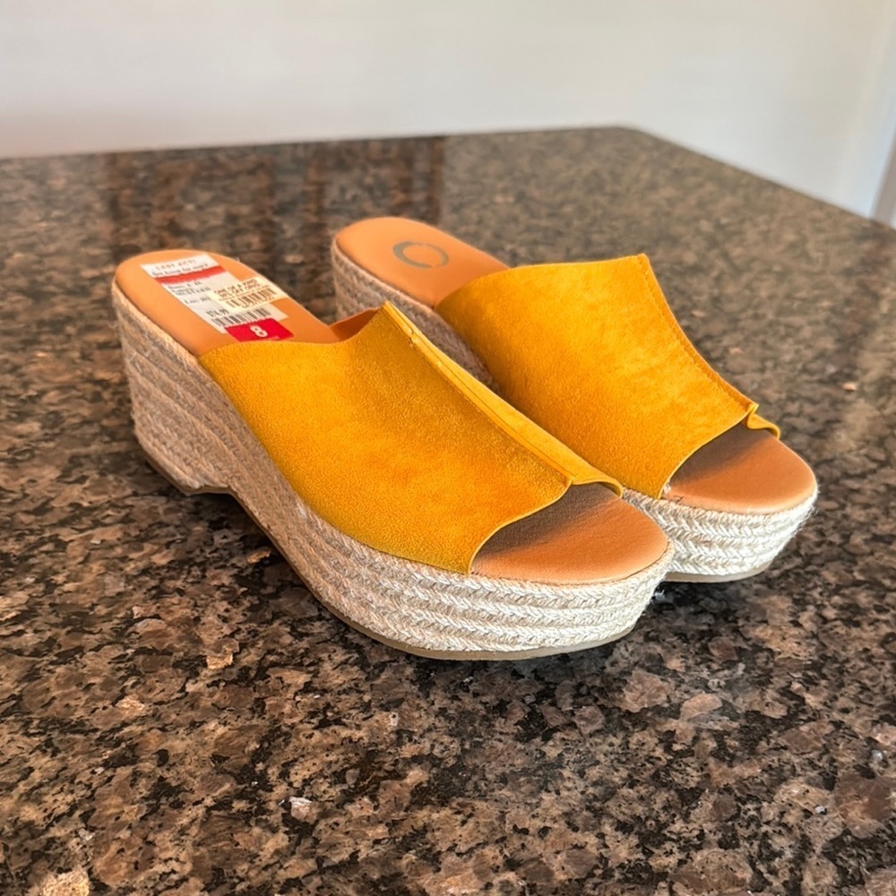 Journee Mustard Yellow espadrilles Wedge Sandals NWT 8